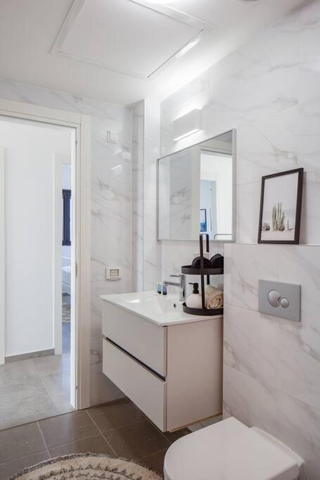 O&O Group- Magical 4Br Apt With Panoramic Sea View Бат-Ям Экстерьер фото