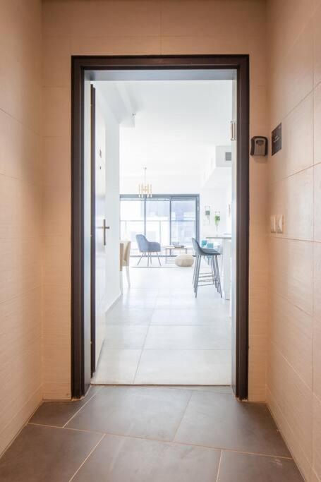 O&O Group- Magical 4Br Apt With Panoramic Sea View Бат-Ям Экстерьер фото