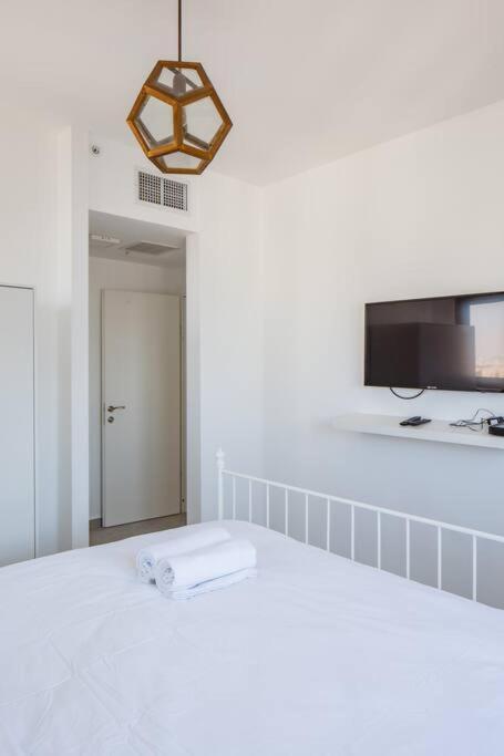 O&O Group- Magical 4Br Apt With Panoramic Sea View Бат-Ям Экстерьер фото